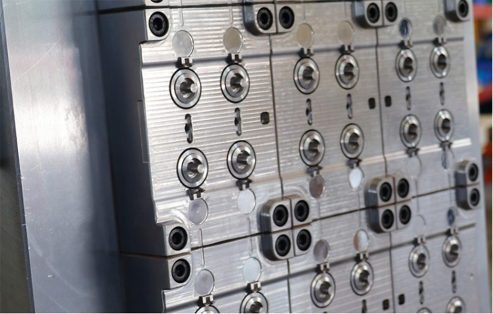 Multi-Cavity, Stable, Easy to Maintain: A Detailed Look at Meto High-Speed Blow Molds (With Real Photos)