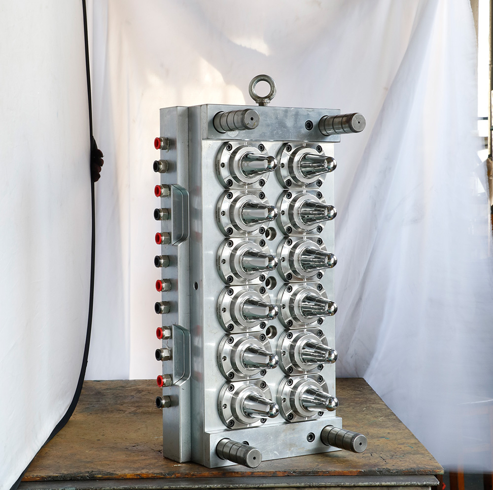 PET Blow Molding Machine vs Extrusion Blow Molding Machine: What's the Difference?